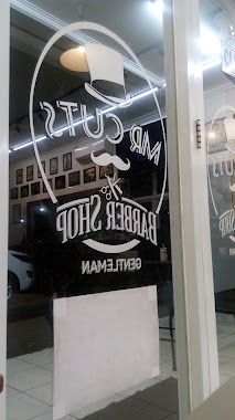 Mr Cuts Barber Shop, Author: Agus Saptana