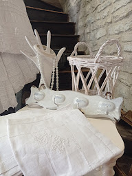 Photo n°12 de La Boutique d'Ancy Vintage Petite brocante à Ancy-le-Franc (Boutique de cadeaux)