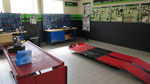 Photo n°10 de RICARD MOTO Concessionnaire : YAMAHA, KAWASAKI, PEUGEOT MOTOCYCLE, QUADS CFMOTO , TGB. à Villefranche-de-Rouergue (Service de remorquage)