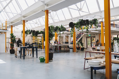 Turning Earth Highgate pottery studio in London offering wheel throwing and hand building classes