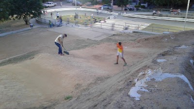 Photos of Plazoleta skating rink Ca&ntilde;afistolo