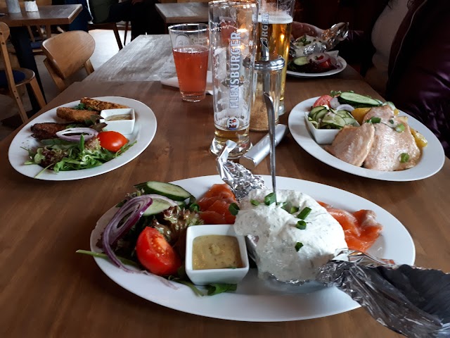 SpreeArche - Das freischwimmende Blockhaus-Restaurant