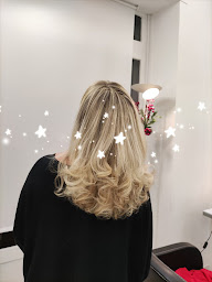 Photo n°1 de Angela Coiffure à Nice (Salon de coiffure)