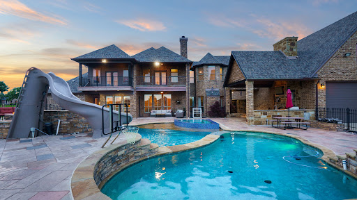 Hollie Smith, Realtor- Living Dallas Team- Coldwell Banker Apex - Thumbnail