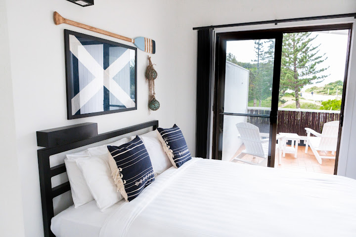 Wake Up! Byron Bay by null