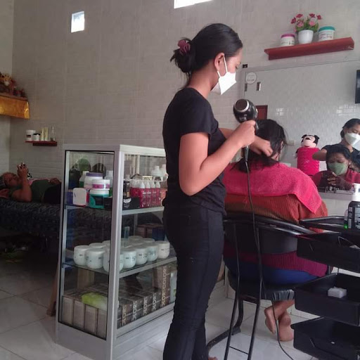 SALON KADEK & PONDOK AYU KOST