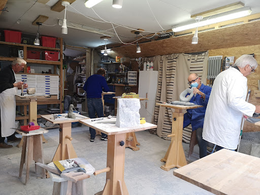 Photo de atelier de sculpture, terre, pierre La Rochelle, initiation sur pierre