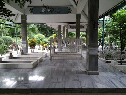 Makam Keramat Guru Mughni Kuningan., Author: daan andraan