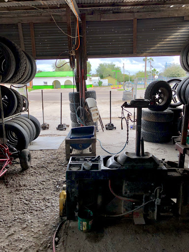 Llantera Lopez - Visual