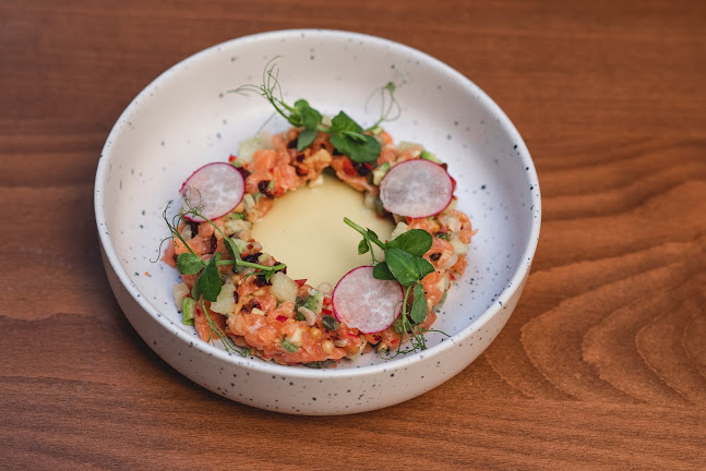 Πλ. Φιλικής Εταιρείας Square, 19 20