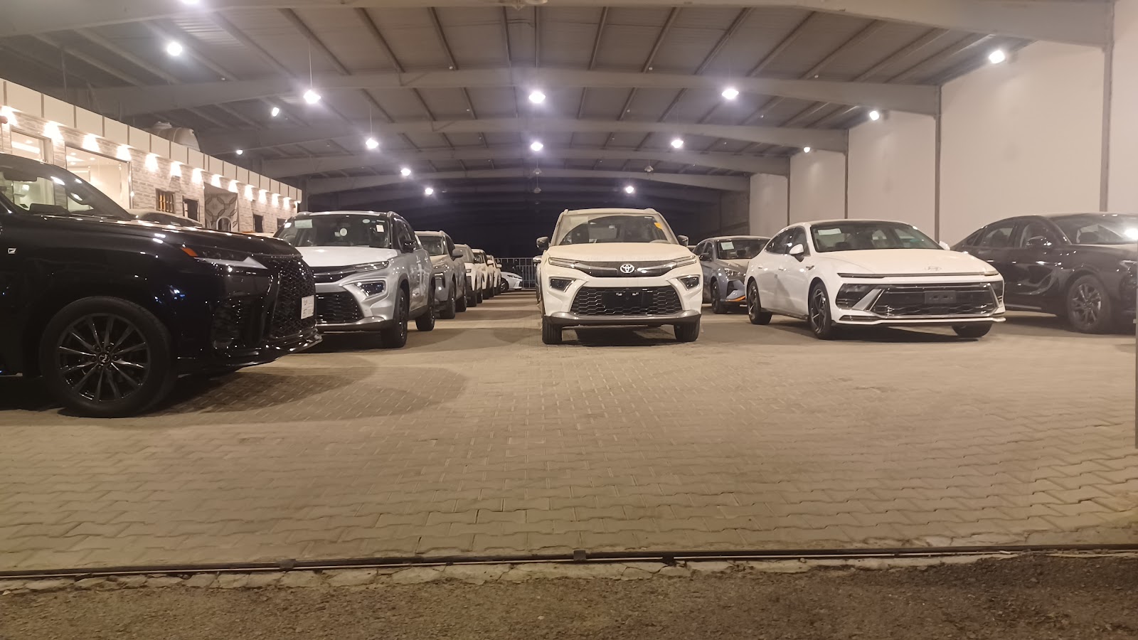 معرض زيد العصيمي للسيارات - صورة 2