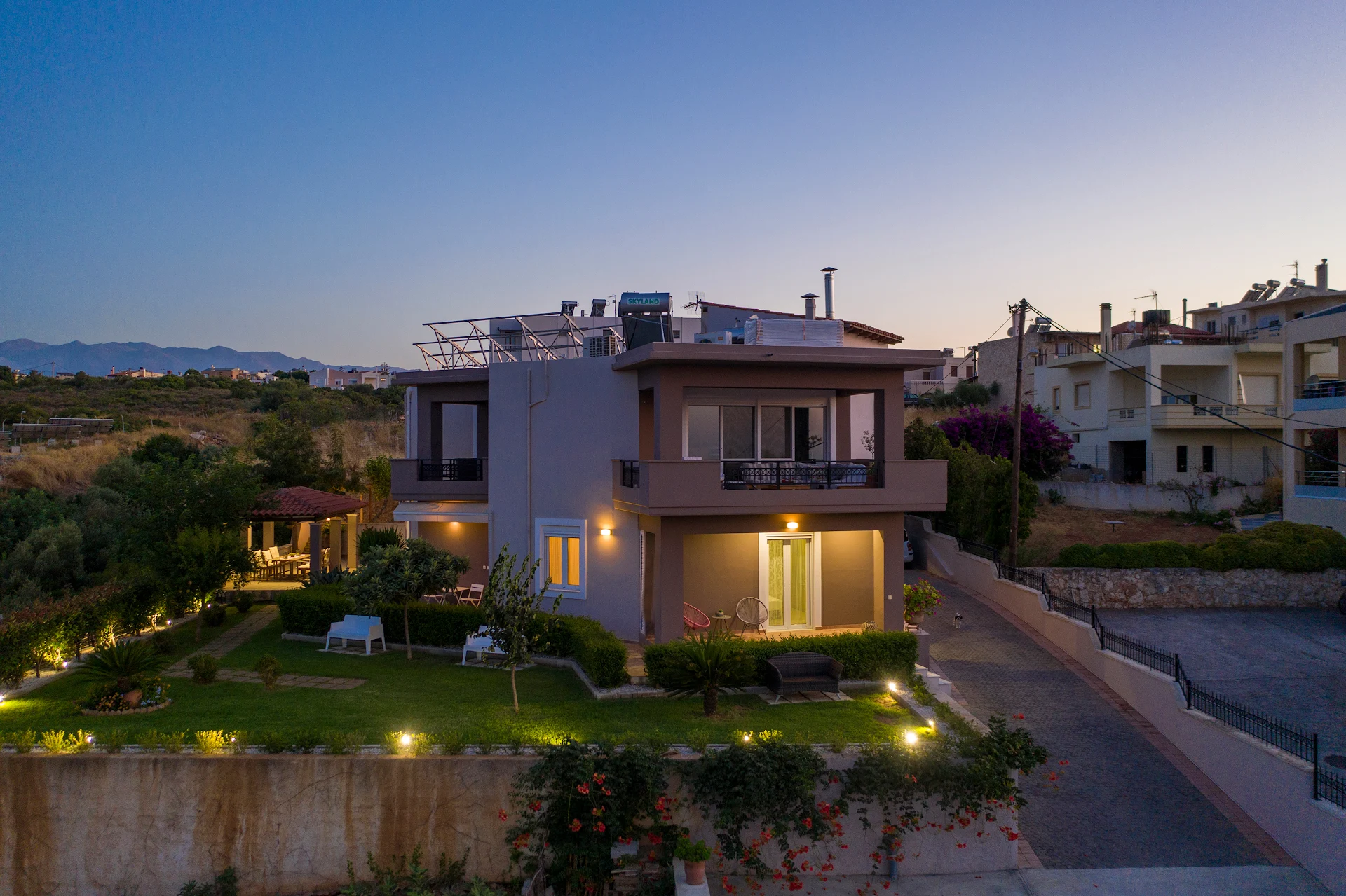 Tholos Apartments