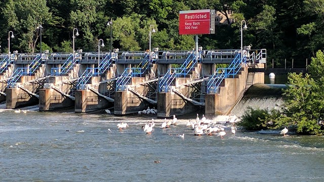Fratellos Riverfront Restaurant