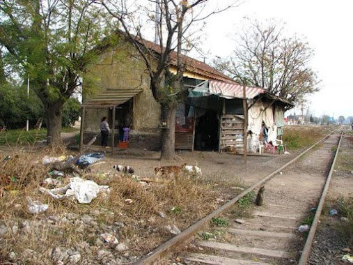 Estación Juan Vucetich (FFCGU), Author: T. J. Browning