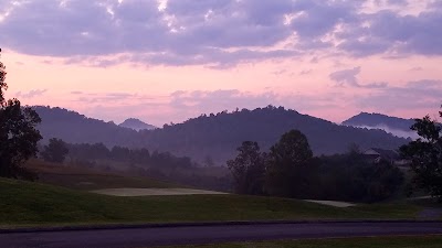 Woodlake Lodge, Golf, and Country Club