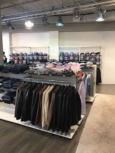 BOSS Outlet Serravalle Scrivia - Thumbnail
