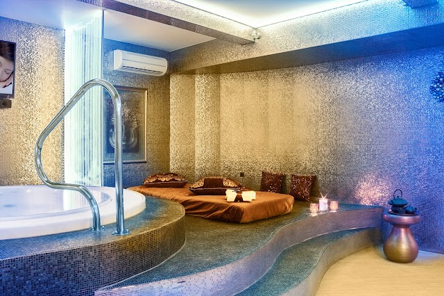Royal Court Hotel****