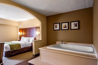 Photos of Comfort Suites At Woodbridge