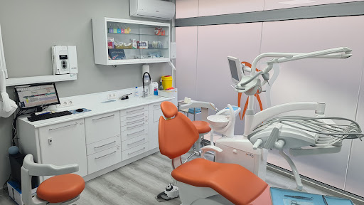 Clínica Dental Poblesec - Cardedeu