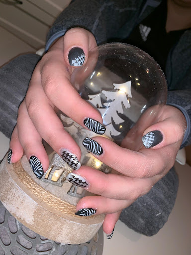 Doreen’s Nice Nails - Visual