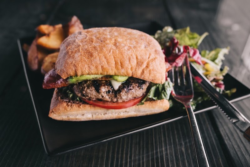 Mūsu カフェバー + ビストロ