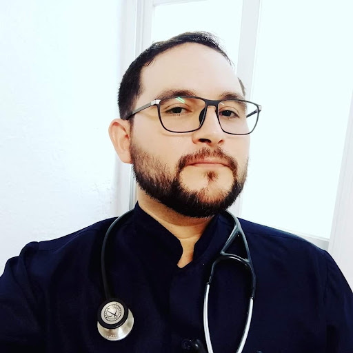 Dr. Gandhy Salgado - Médico Internista en Zihuatanejo