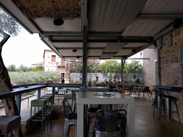 Tikla cuzina & wine bar
