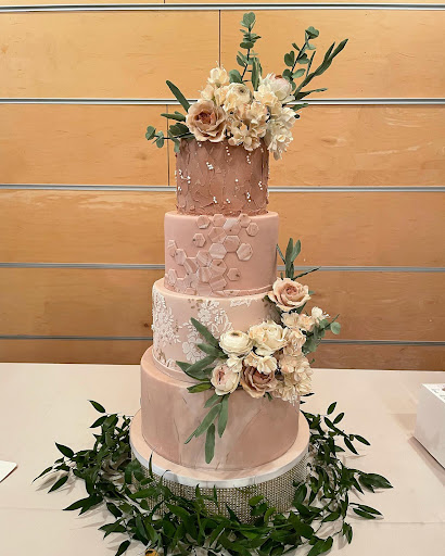 Sugar flower cake design