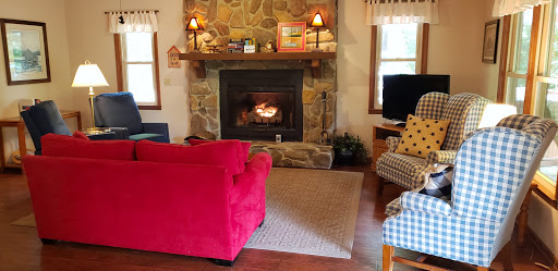Creekside Hideaway Vacation Rentals - Up & Away Cabin Gallery - United States