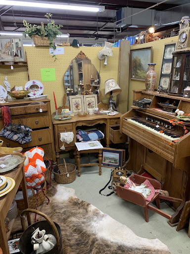 Hometown Antique Mall - Thumbnail