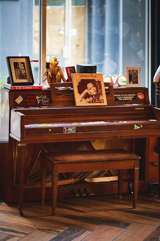 Schmitty's West Hollywood by null