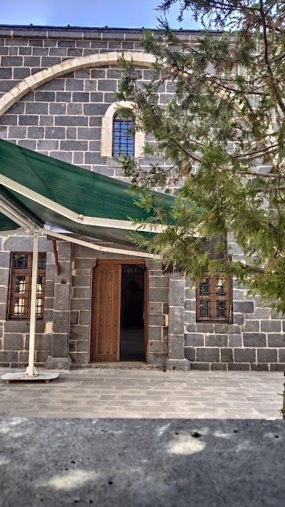 Mülk-i Palu hakimi Karaşimşit bey camii ve türbesi