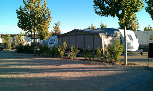 Zaragoza Camping Oceano Atlantico C. de San Juan Bautista de la Salle, s/n, Casablanca, 50012 Zaragoza, España