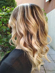 Photo n°3 de Urban Coiffure Corinne à Plan-de-Cuques (Salon de coiffure)