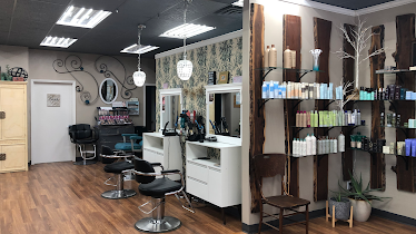 Wynie Mae's AVEDA Salon & Spa