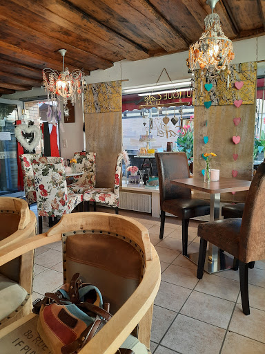 BOUTIQUE Cafe MoCa - Thumbnail