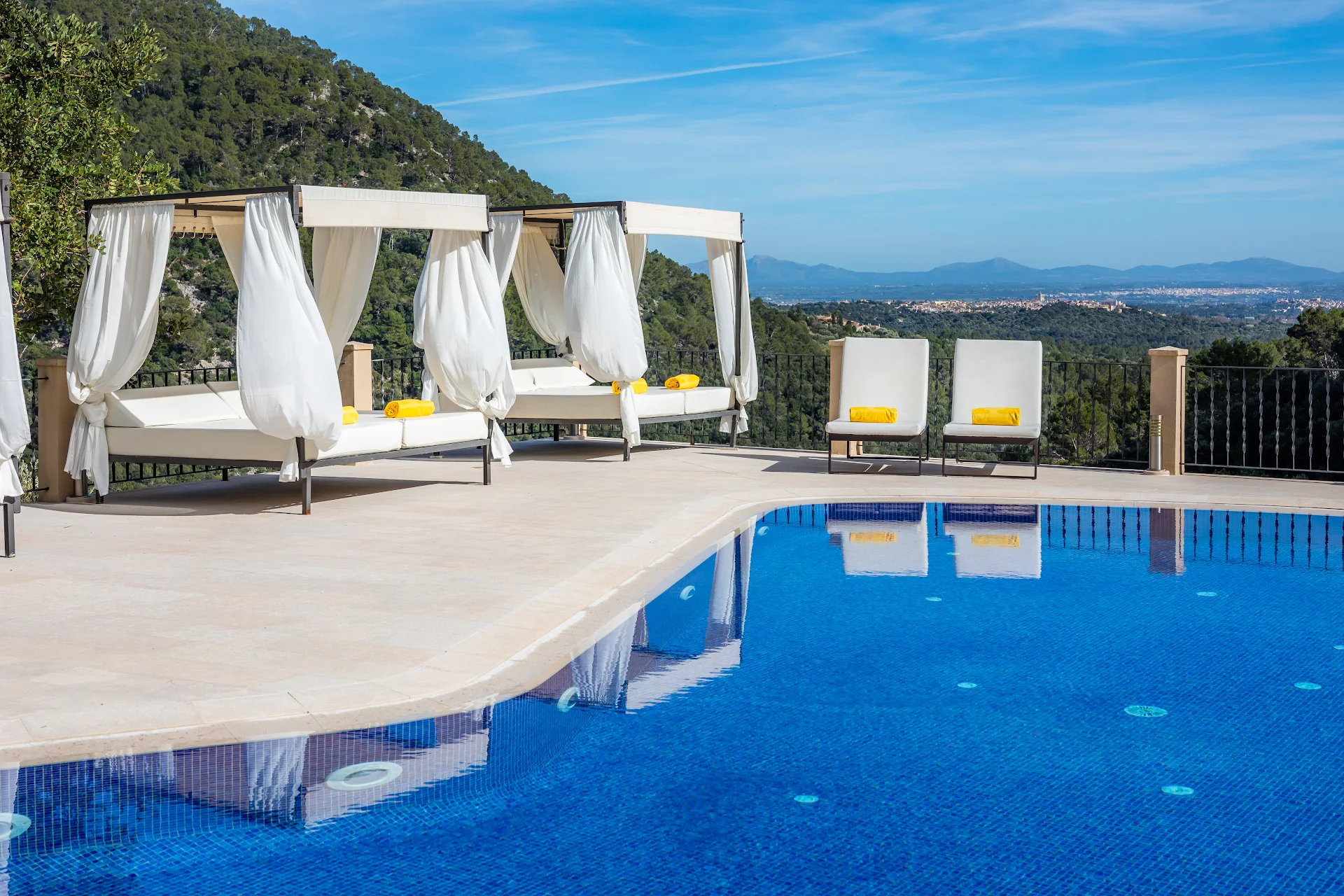 FINCA ALBELLONS