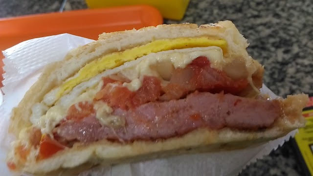 Porco Caipira - O Verdadeiro Pão com Linguiça