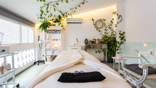 Massage and Beauty Services at Home