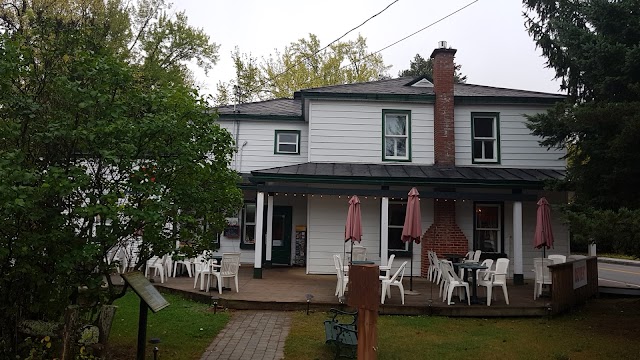 Le Charlotte Café Bistro
