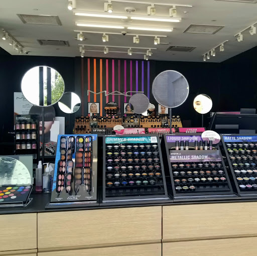 MAC Cosmetics - Visual
