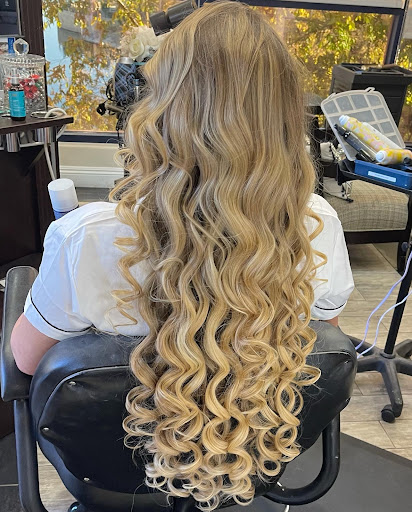 The Salon at Lakeside - Thumbnail