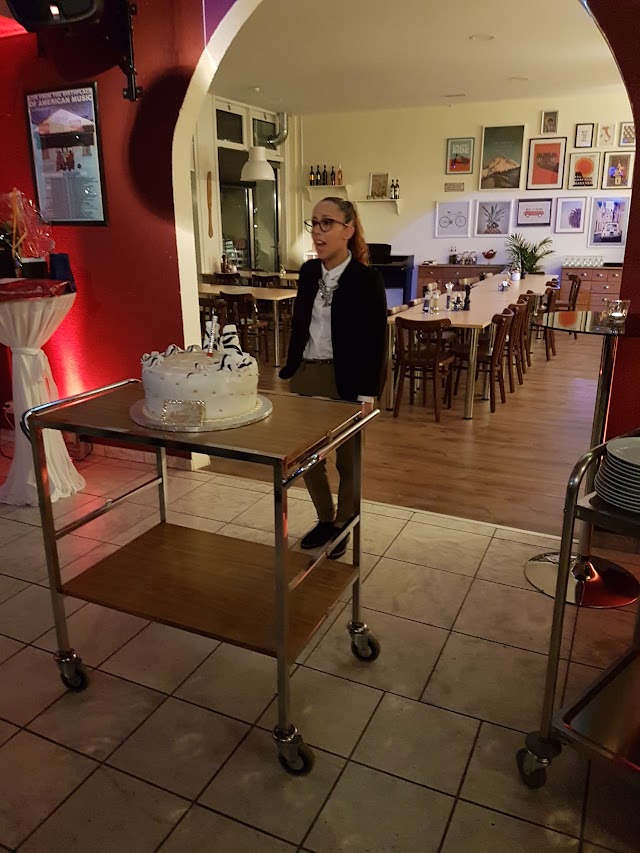 Restaurant Bistro Launch Cuore Sportivo