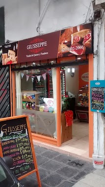 Giuseppe - Tienda de quesos y fiambres, Author: Demian Krimker