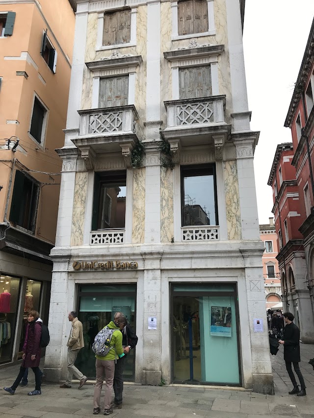 UniCredit