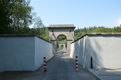 Photos of St&aacute;dleck&yacute; Chain Bridge
