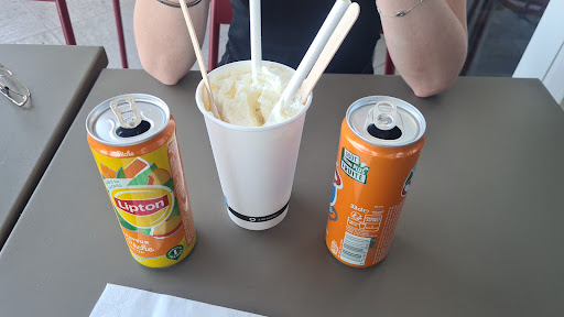 Photo 2 - Burger Cantine
