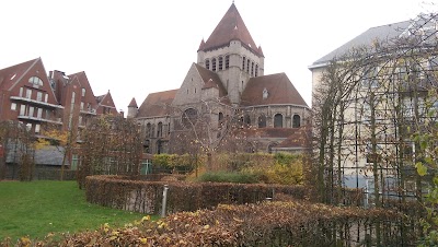 Photos of Roger Square Delannay