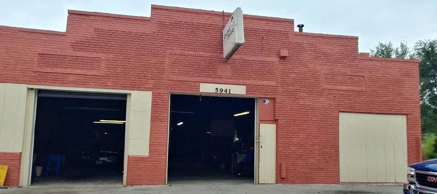 J & L Auto Center