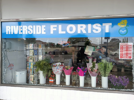 Riverside Flowers & Gifts